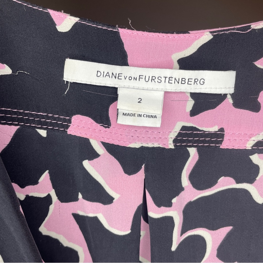 Diane Von Furstenberg - Daran Print Pink & Black Silk Cocktail Dress- Size 2 - Picture 10 of 10